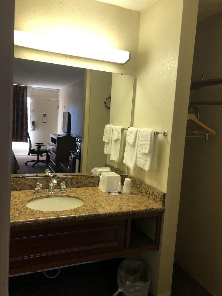 Americas Best Value Inn - Уилсон Экстерьер фото